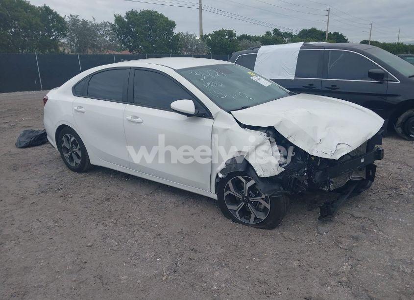 2020 Kia Forte LXS (VIN 3KPF24AD3LE243424) main photo