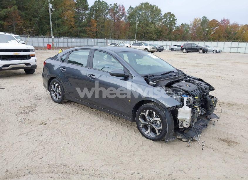 2020 Kia Forte LXS (VIN 3KPF24AD3LE246369) main photo