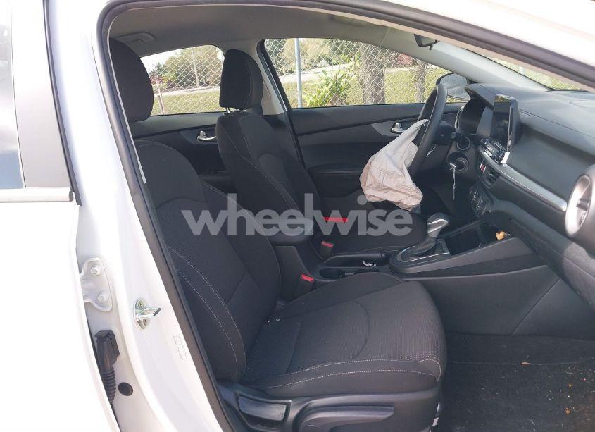 Photo 5 of 2020 Kia Forte LXS (VIN 3KPF24AD3LE252091)