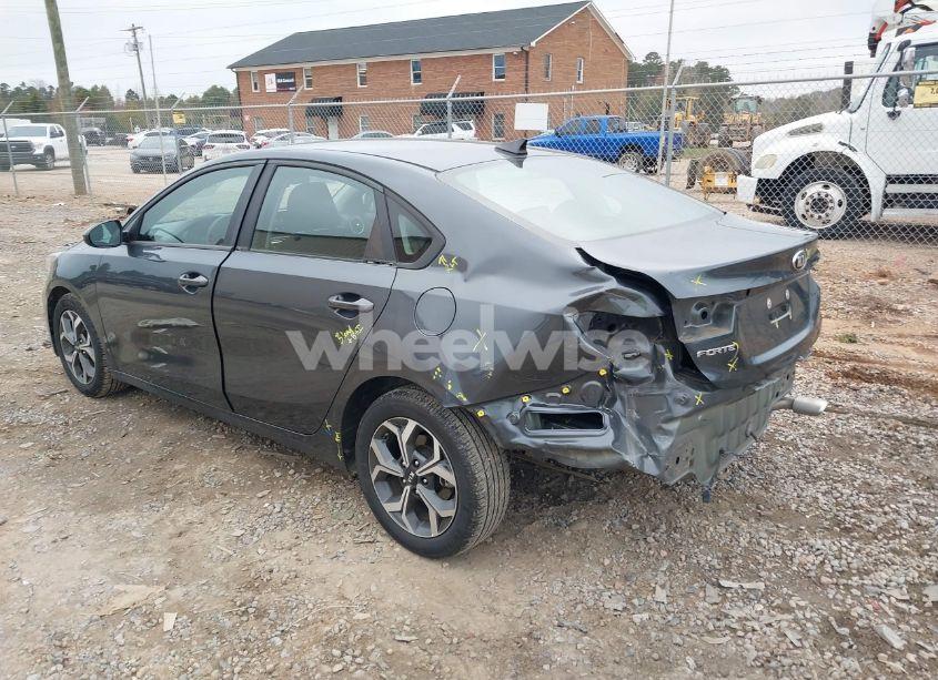 Photo 3 of 2021 Kia Forte LXS (VIN 3KPF24AD3ME335571)