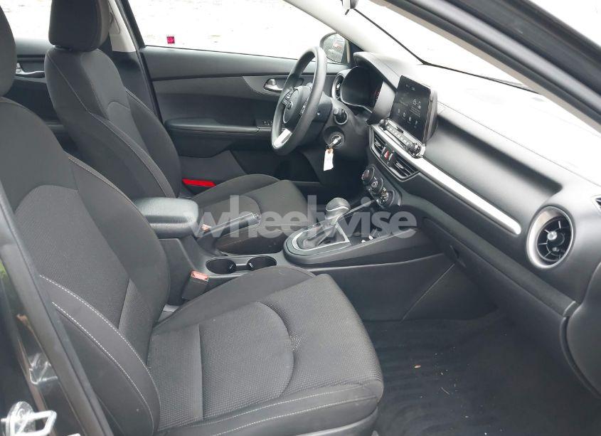 Photo 5 of 2021 Kia Forte LXS (VIN 3KPF24AD3ME335571)