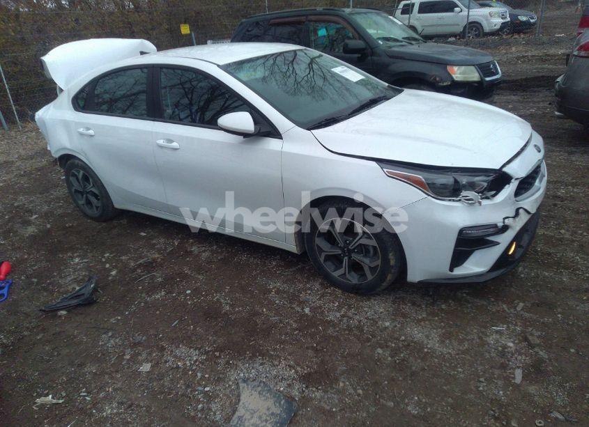 2021 Kia Forte LXS (VIN 3KPF24AD3ME351494) main photo