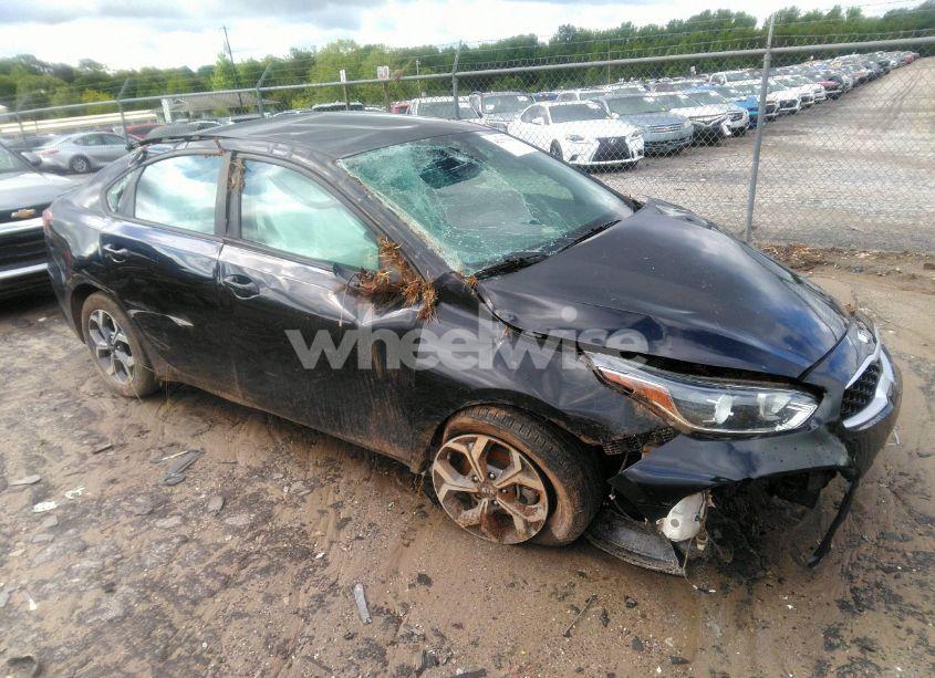 2021 Kia Forte LXS (VIN 3KPF24AD3ME370093) main photo