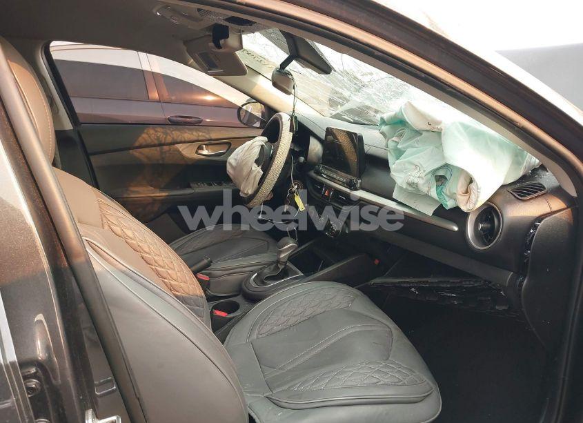 Photo 5 of 2021 Kia Forte FE (VIN 3KPF24AD3ME394653)