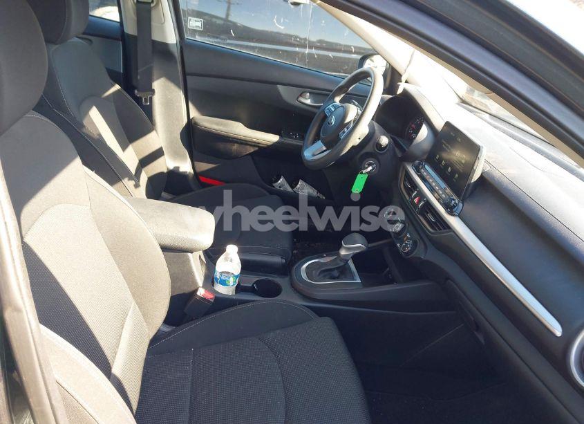 Photo 5 of 2021 Kia Forte LXS (VIN 3KPF24AD3ME397536)