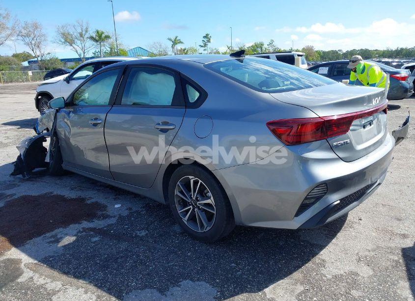 Photo 3 of 2022 Kia Forte LXS (VIN 3KPF24AD3NE426440)
