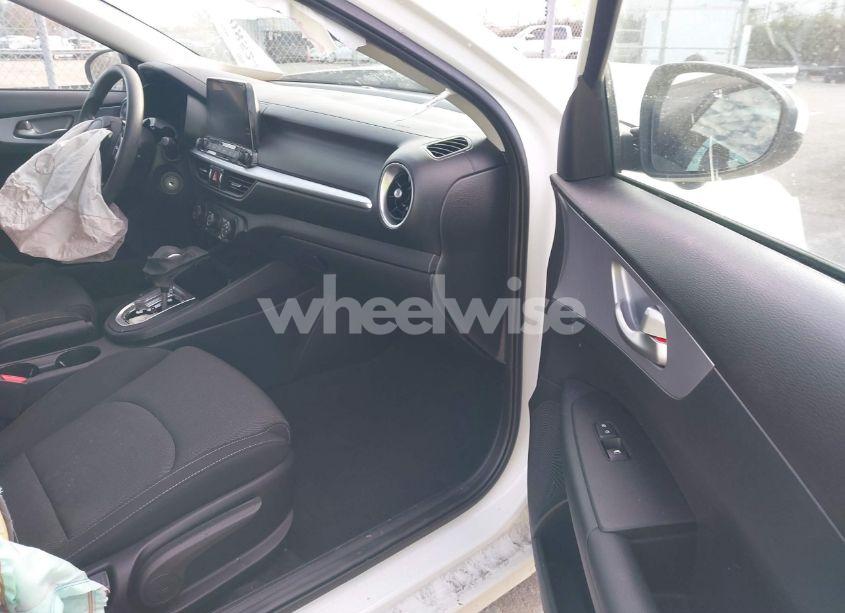 Photo 5 of 2022 Kia Forte FE (VIN 3KPF24AD3NE451208)