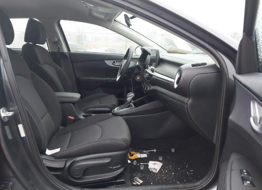 Photo 5 of 2022 Kia Forte LXS (VIN 3KPF24AD3NE452116)