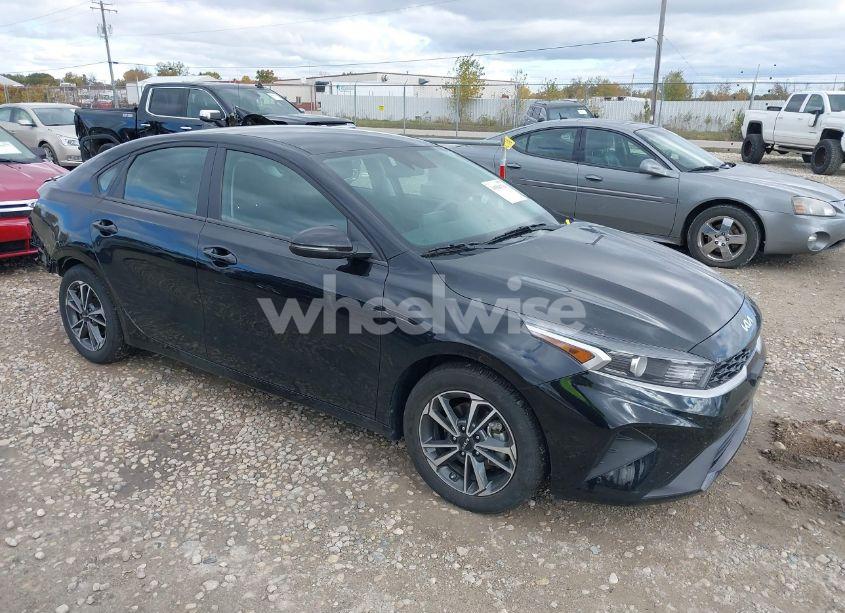 2023 Kia Forte LXS (VIN 3KPF24AD3PE549805) main photo