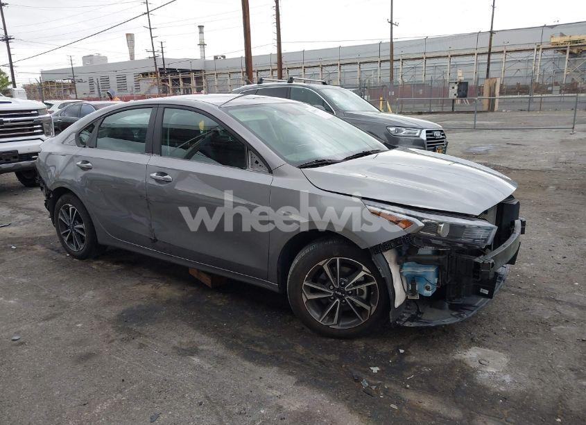 2023 Kia Forte LXS (VIN 3KPF24AD3PE673282) main photo