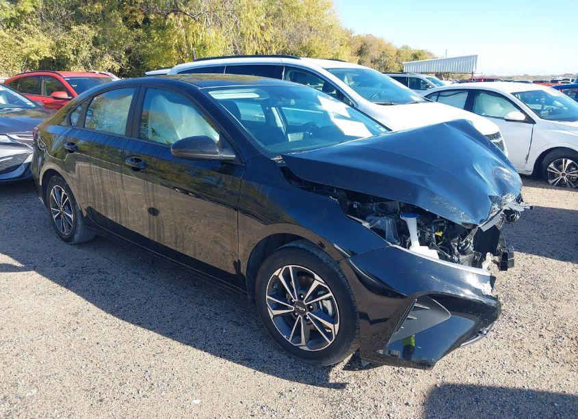 2024 Kia Forte LXS (VIN 3KPF24AD3RE708938) main photo