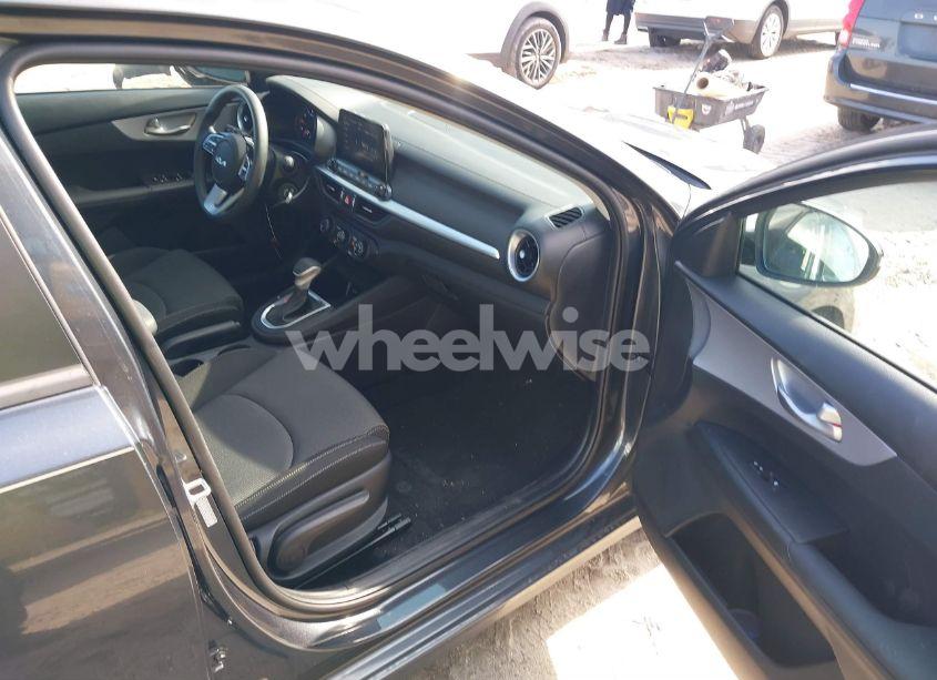 Photo 5 of 2024 Kia Forte LXS (VIN 3KPF24AD3RE729465)