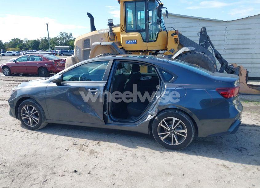 Photo 6 of 2024 Kia Forte LXS (VIN 3KPF24AD3RE729465)