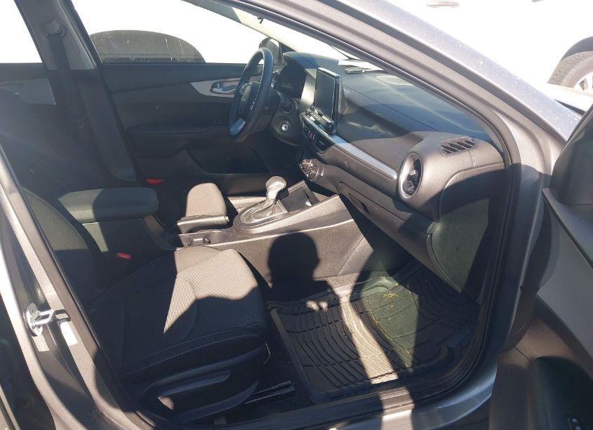 Photo 5 of 2024 Kia Forte LXS (VIN 3KPF24AD3RE734343)