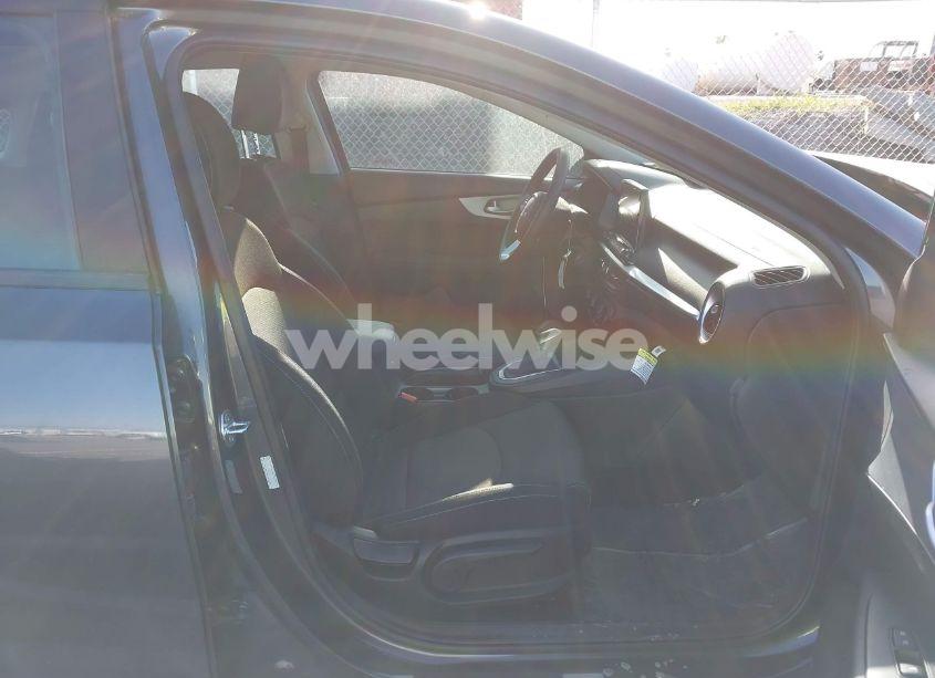 Photo 5 of 2024 Kia Forte LX (VIN 3KPF24AD3RE753085)