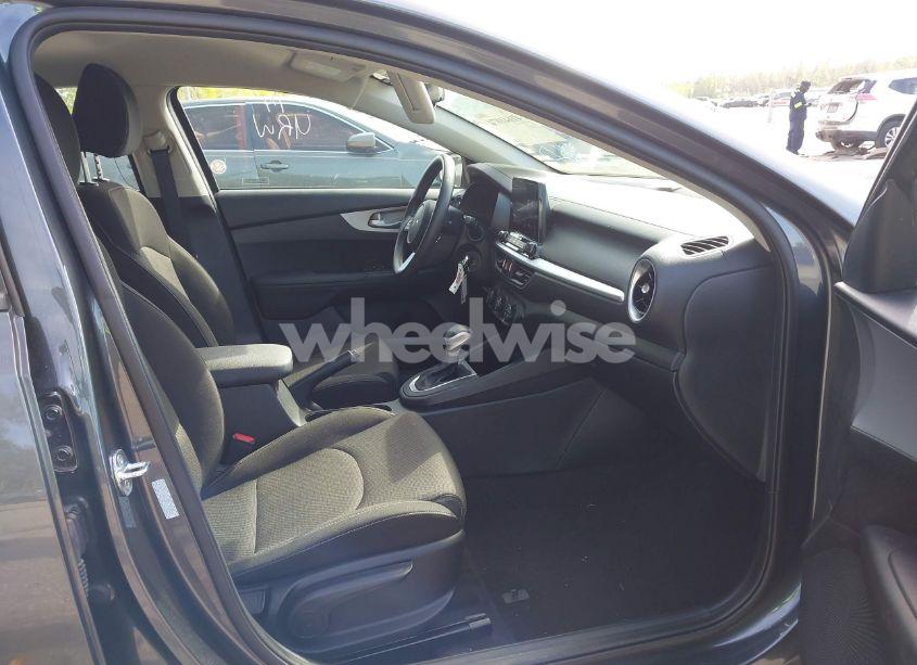 Photo 5 of 2024 Kia Forte LXS (VIN 3KPF24AD3RE770503)