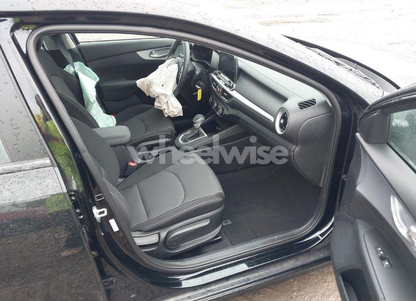 Photo 5 of 2024 Kia Forte LXS (VIN 3KPF24AD3RE804925)