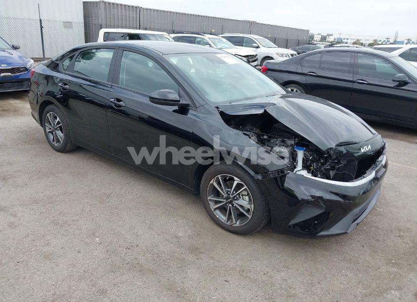 2024 Kia Forte LXS (VIN 3KPF24AD3RE817366) main photo
