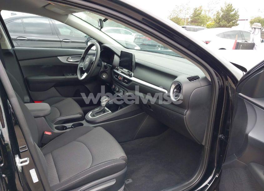 Photo 5 of 2024 Kia Forte LXS (VIN 3KPF24AD3RE817366)