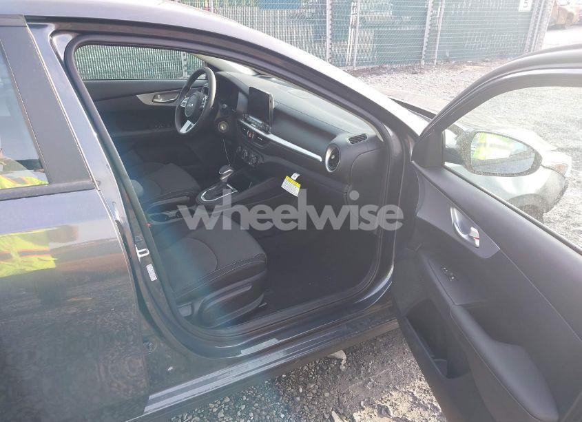 Photo 5 of 2024 Kia Forte LXS (VIN 3KPF24AD3RE828156)