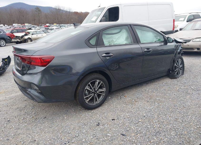 Photo 4 of 2024 Kia Forte LXS (VIN 3KPF24AD3RE835835)