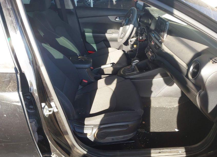 Photo 5 of 2019 Kia Forte FE (VIN 3KPF24AD4KE010070)