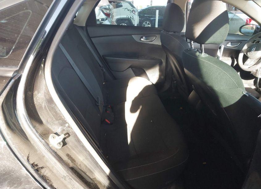 Photo 8 of 2019 Kia Forte FE (VIN 3KPF24AD4KE010070)