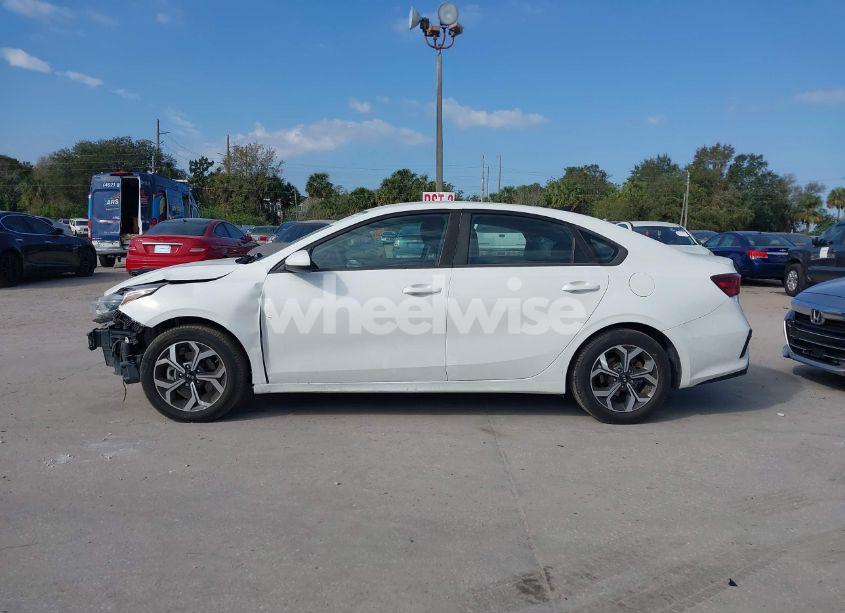 Photo 15 of 2019 Kia Forte LXS (VIN 3KPF24AD4KE010277)