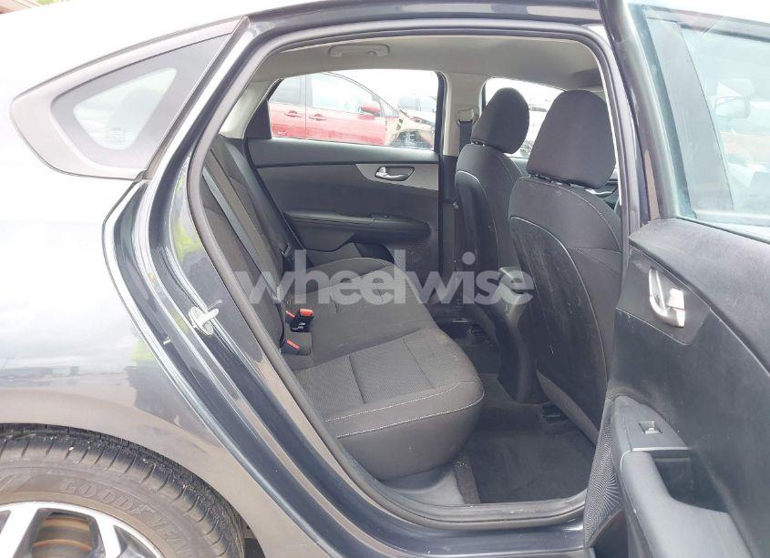 Photo 8 of 2019 Kia Forte LXS (VIN 3KPF24AD4KE052030)