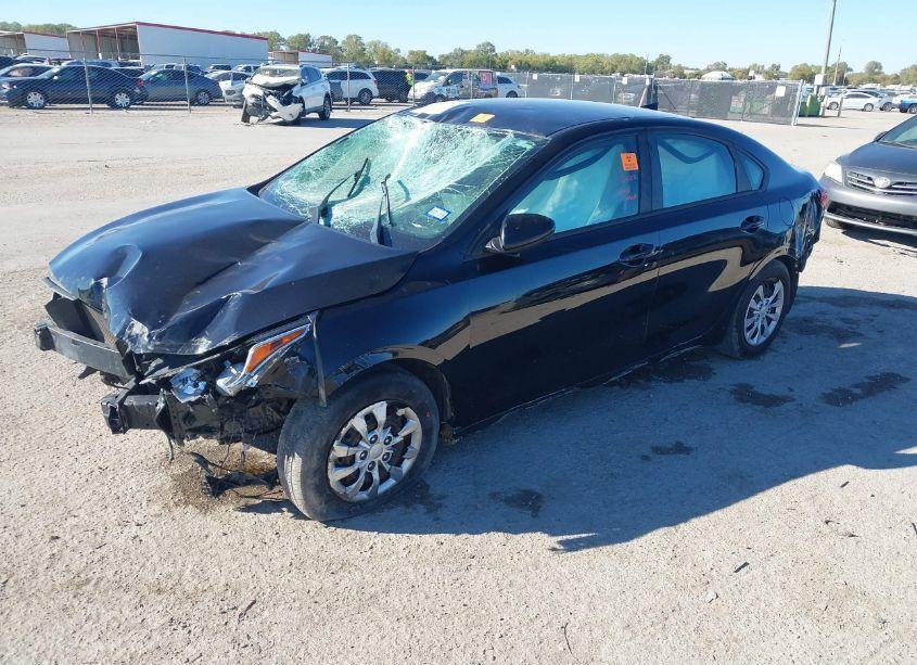 Photo 2 of 2019 Kia Forte FE (VIN 3KPF24AD4KE072486)