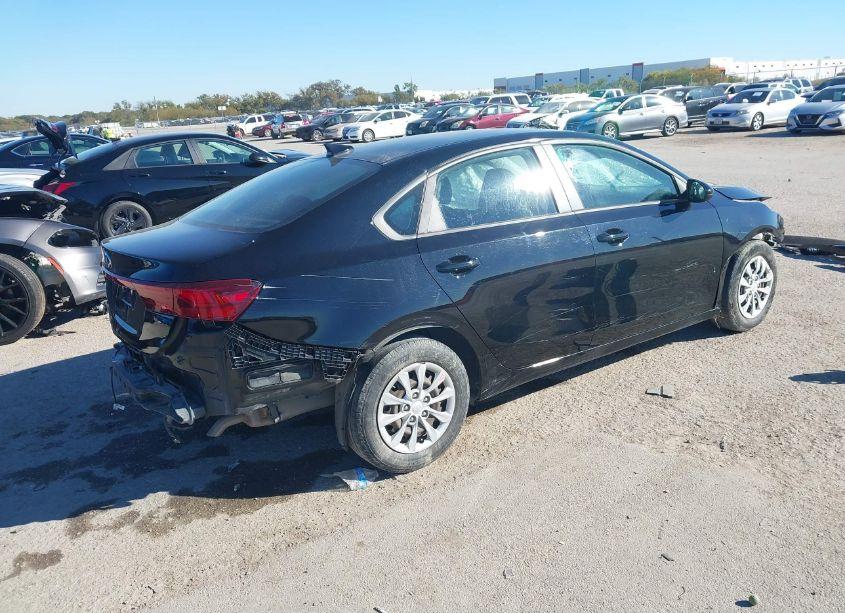 Photo 4 of 2019 Kia Forte FE (VIN 3KPF24AD4KE072486)