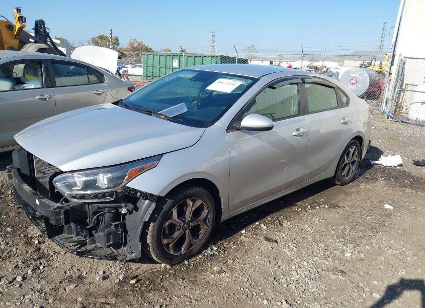 Photo 2 of 2019 Kia Forte LXS (VIN 3KPF24AD4KE085867)