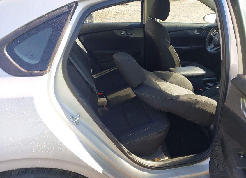 Photo 8 of 2019 Kia Forte LXS (VIN 3KPF24AD4KE085867)