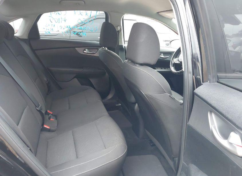 Photo 8 of 2019 Kia Forte LXS (VIN 3KPF24AD4KE086288)