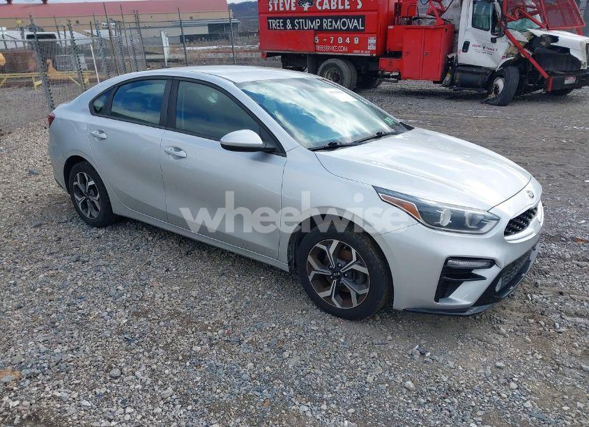 2019 Kia Forte LXS (VIN 3KPF24AD4KE098957) main photo