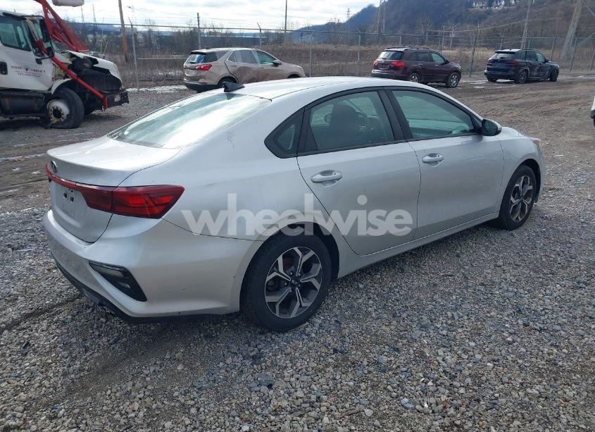 Photo 4 of 2019 Kia Forte LXS (VIN 3KPF24AD4KE098957)