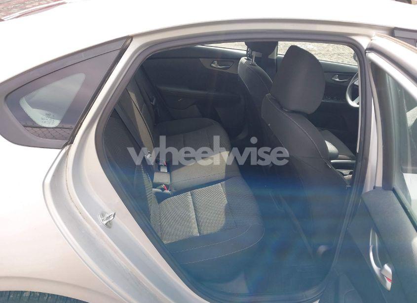 Photo 8 of 2019 Kia Forte LXS (VIN 3KPF24AD4KE098957)