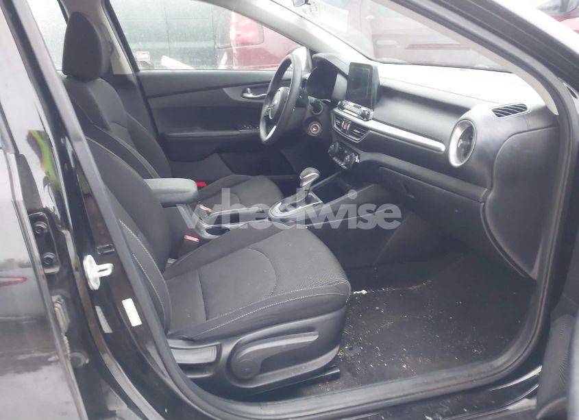 Photo 5 of 2019 Kia Forte FE (VIN 3KPF24AD4KE106197)