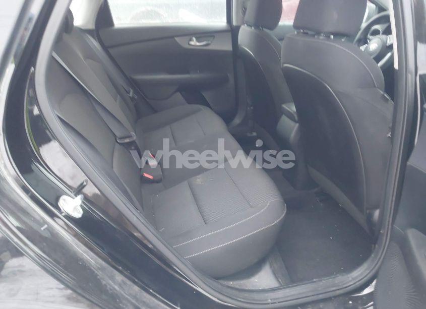 Photo 8 of 2019 Kia Forte FE (VIN 3KPF24AD4KE106197)