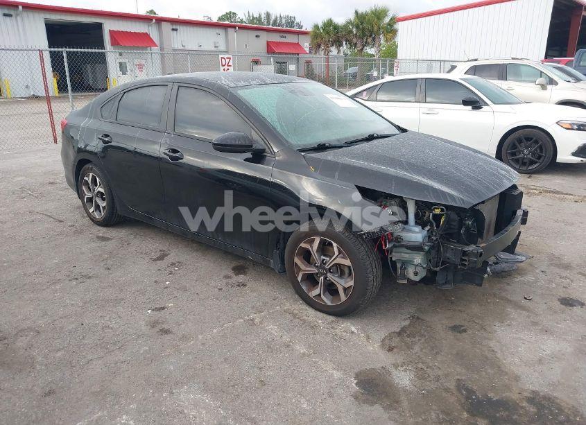 2019 Kia Forte LXS (VIN 3KPF24AD4KE130371) main photo