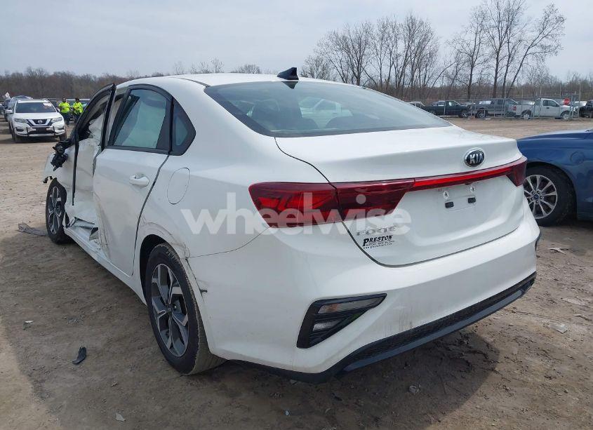 Photo 3 of 2019 Kia Forte LXS (VIN 3KPF24AD4KE135196)