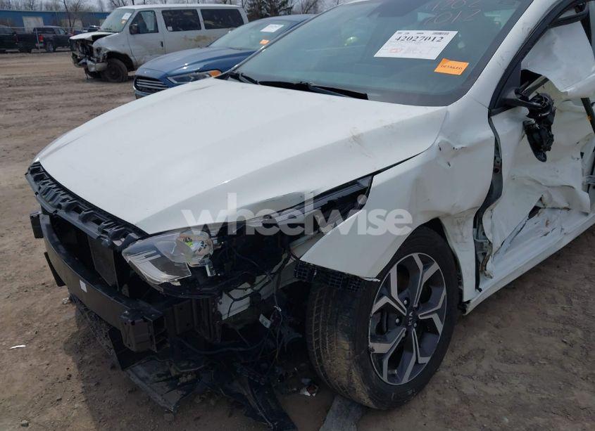 Photo 6 of 2019 Kia Forte LXS (VIN 3KPF24AD4KE135196)