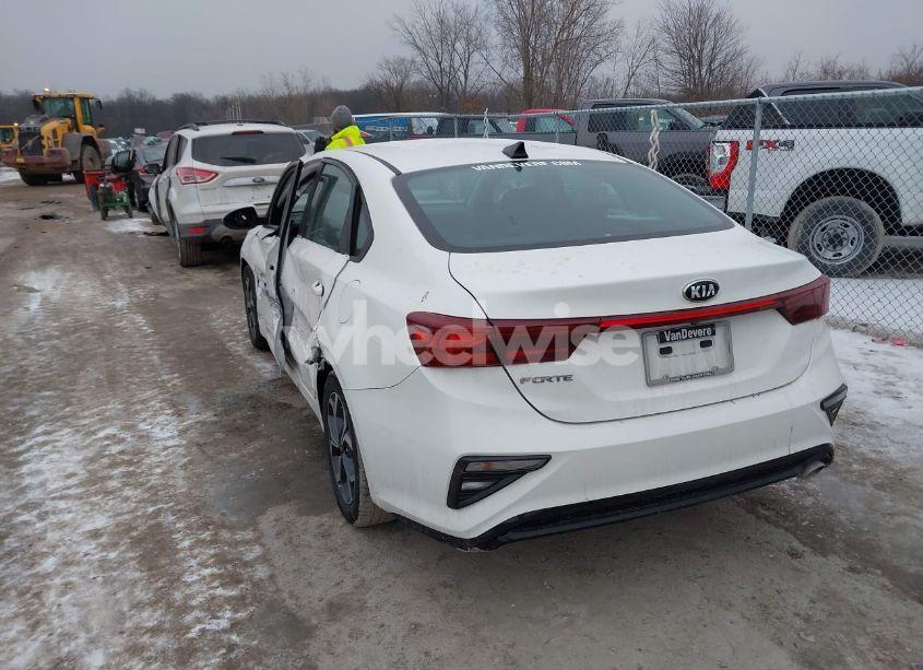 Photo 3 of 2020 Kia Forte LXS (VIN 3KPF24AD4LE157281)