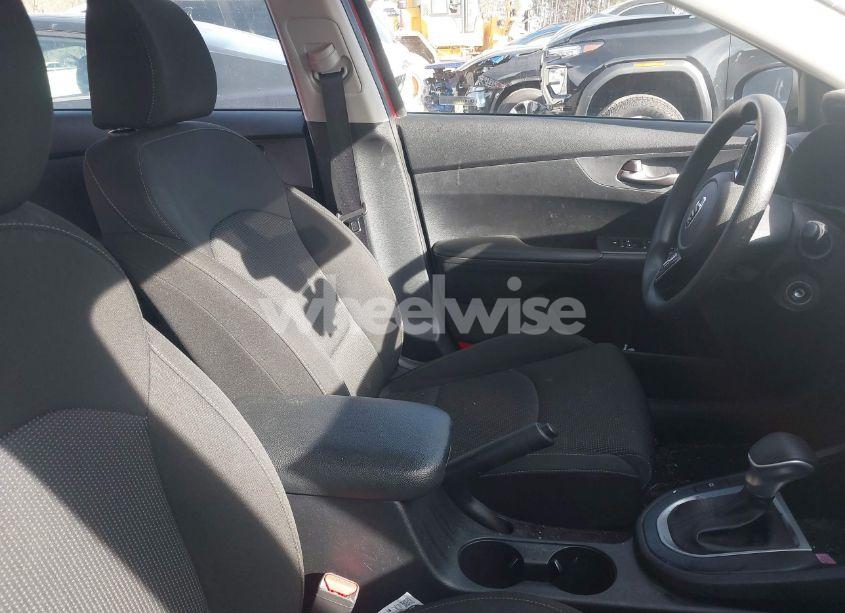 Photo 5 of 2020 Kia Forte LXS (VIN 3KPF24AD4LE185193)