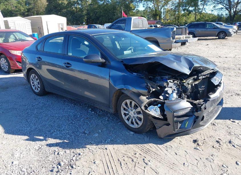 2020 Kia Forte FE (VIN 3KPF24AD4LE205586) main photo