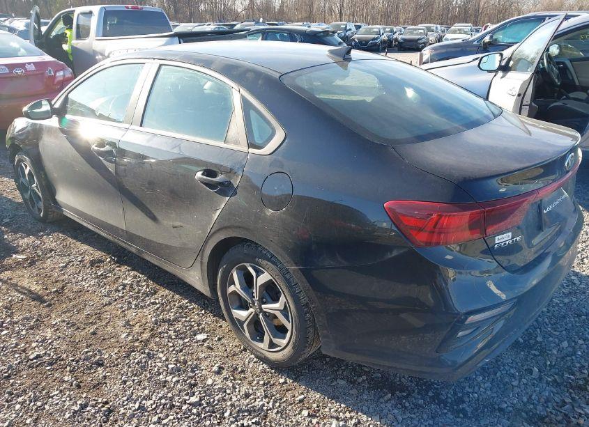 Photo 3 of 2020 Kia Forte LXS (VIN 3KPF24AD4LE208939)