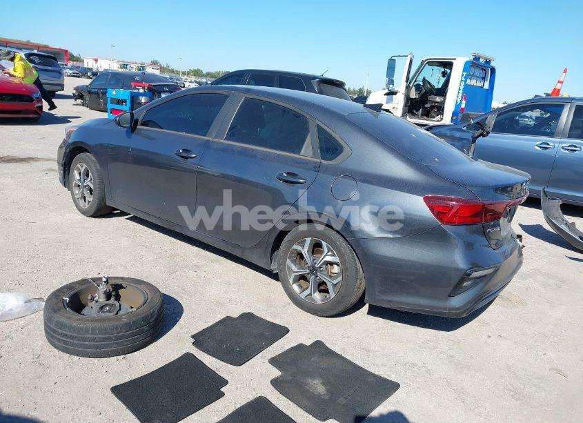 Photo 3 of 2020 Kia Forte LXS (VIN 3KPF24AD4LE210691)
