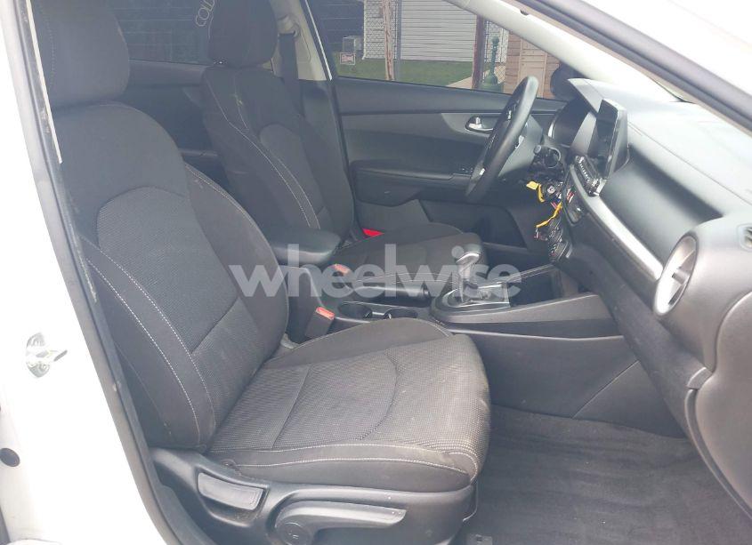 Photo 5 of 2020 Kia Forte LXS (VIN 3KPF24AD4LE260944)