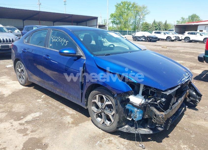 2021 Kia Forte LXS (VIN 3KPF24AD4ME277261) main photo