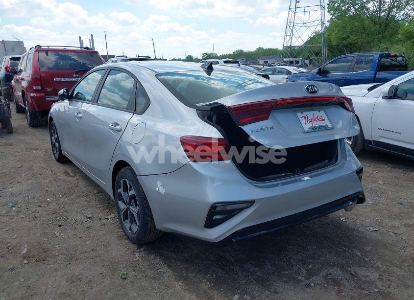 Photo 3 of 2021 Kia Forte LXS (VIN 3KPF24AD4ME302515)